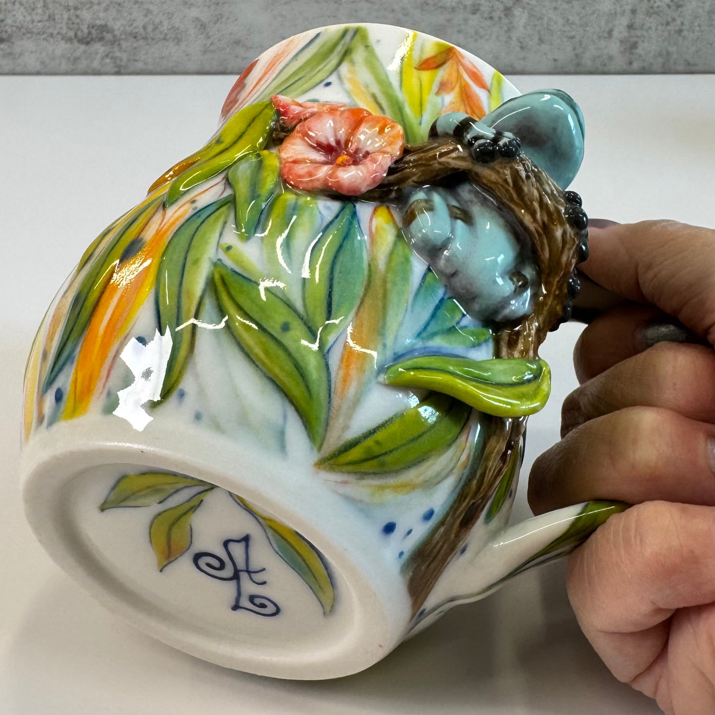 Sculpted Milk Frog Mug - Porcelain