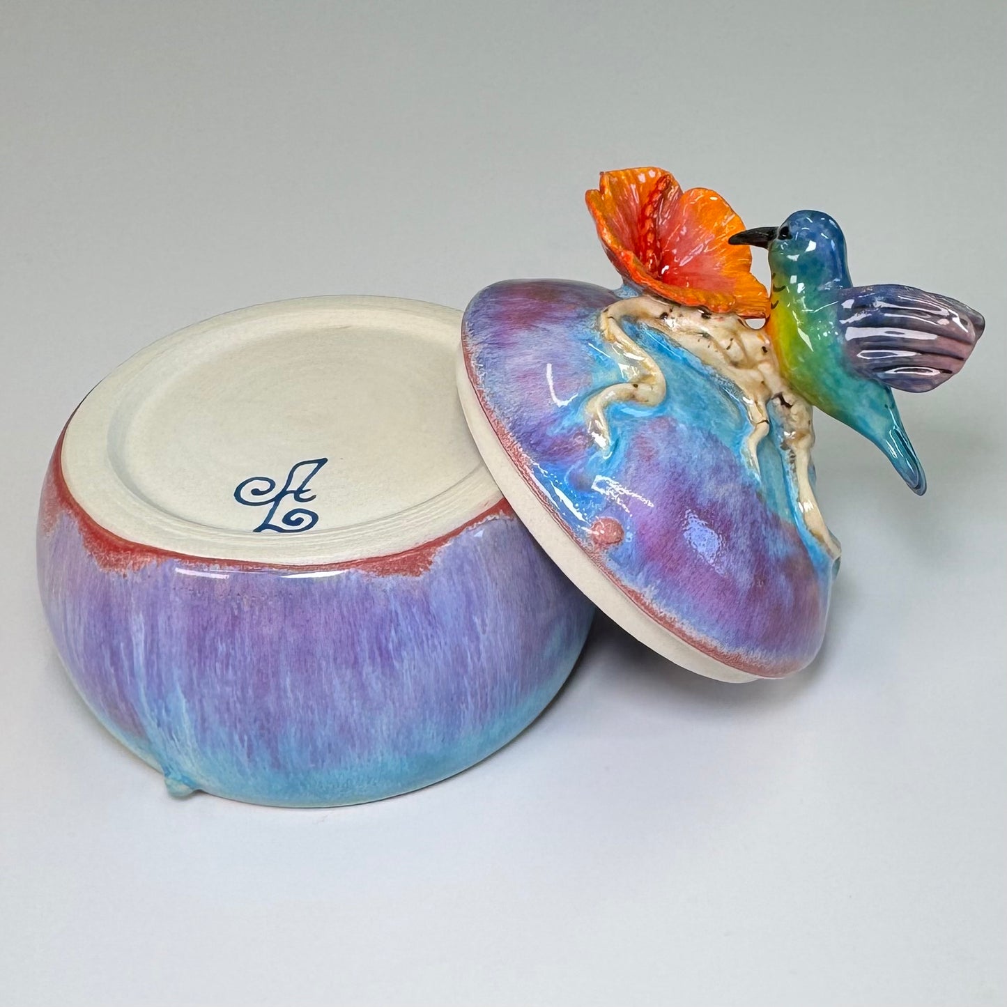 Sculpted hummingbird trinket jar - Stoneware