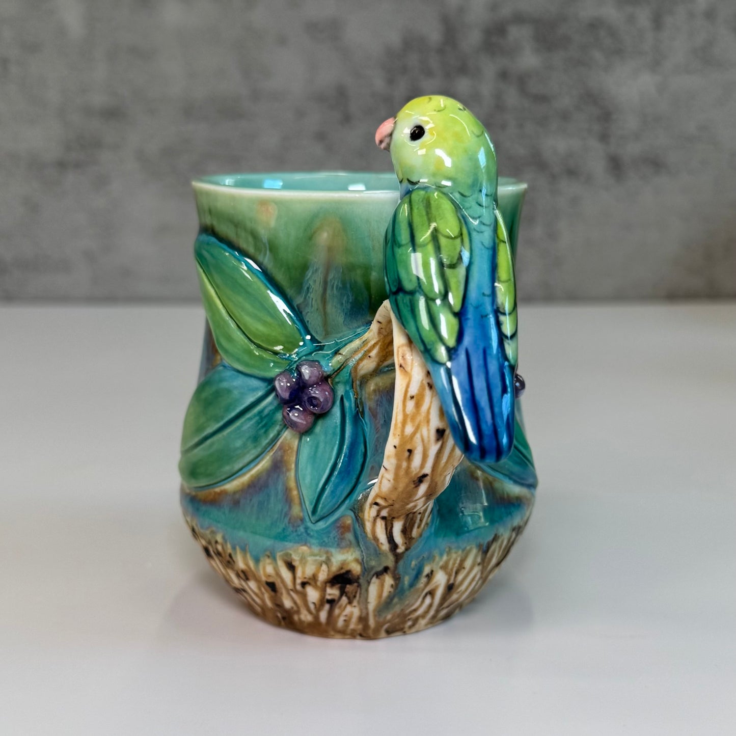 Sculpted parrot mug - Porcelain