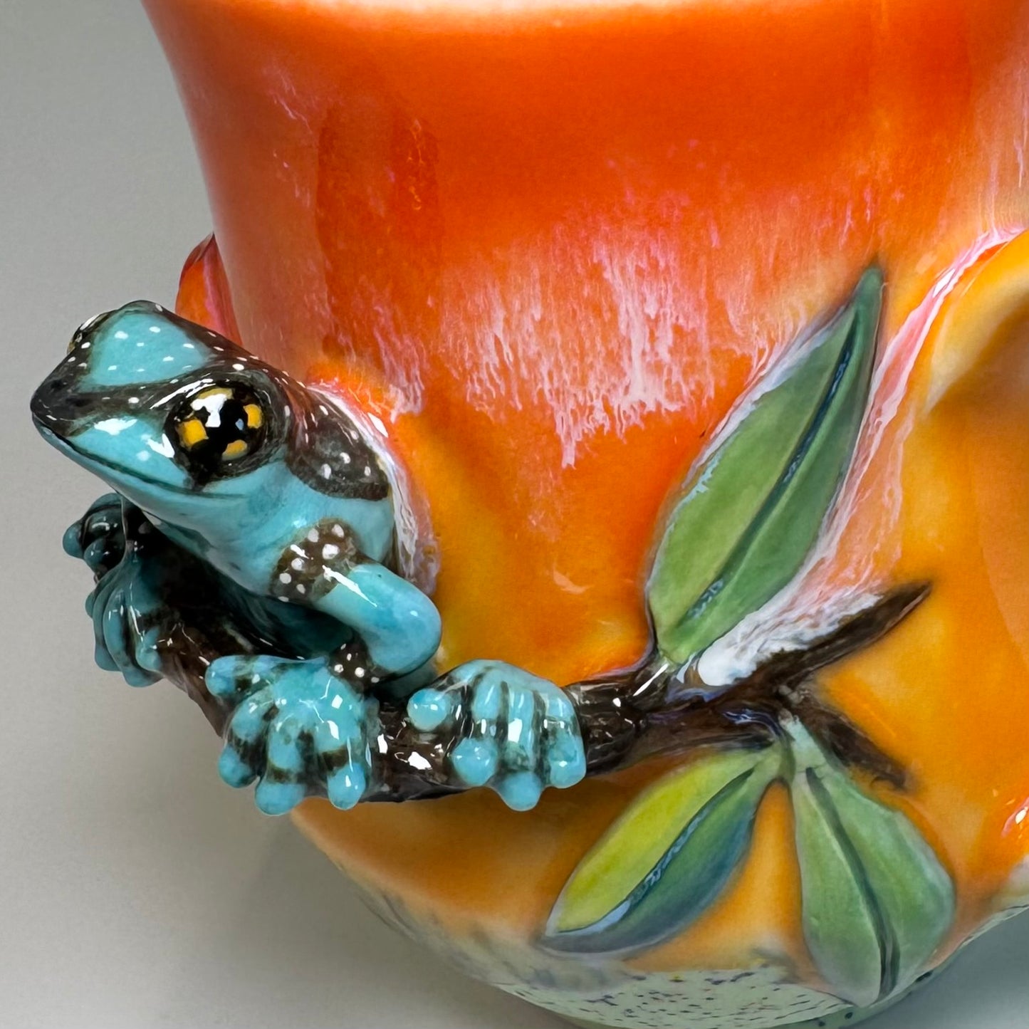 Sculpted Milk Frog Mug - Porcelain