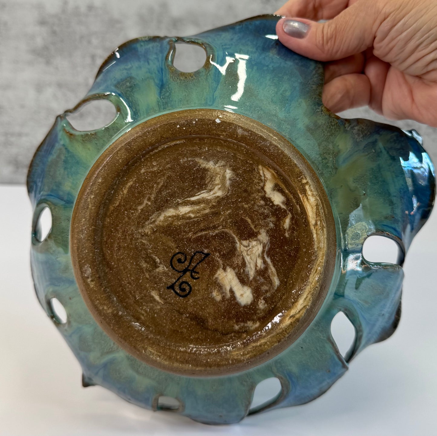 02 Monstera leaf and butterfly - Marbled clay