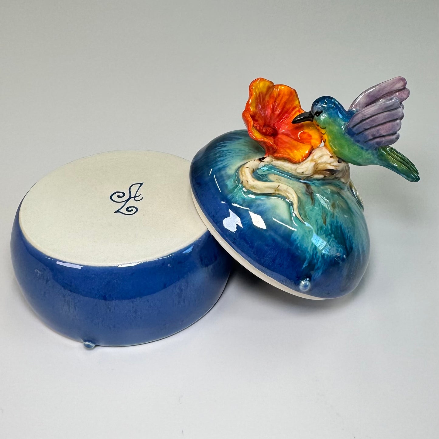 05 Sculpted hummingbird trinket jar - Stoneware