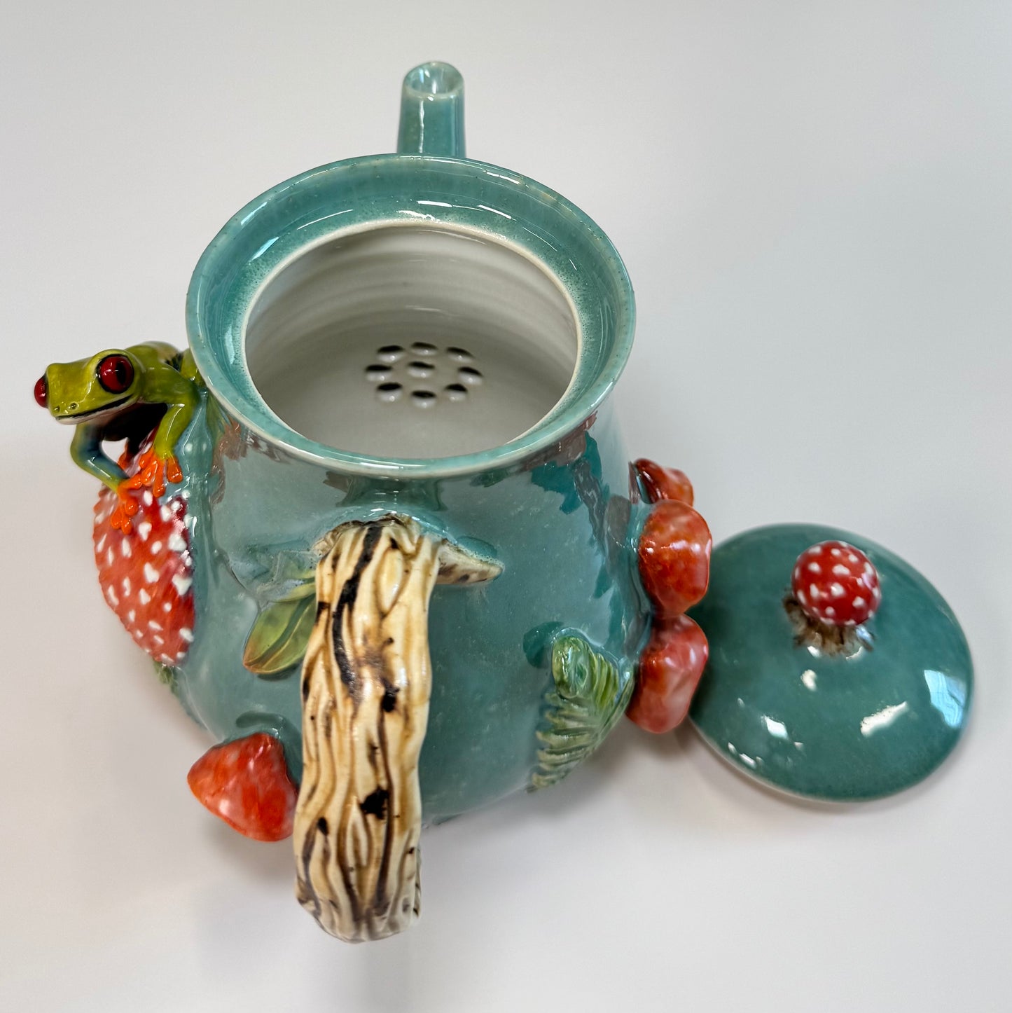 01 Teapot - Frog on Mushroom - Sculpted