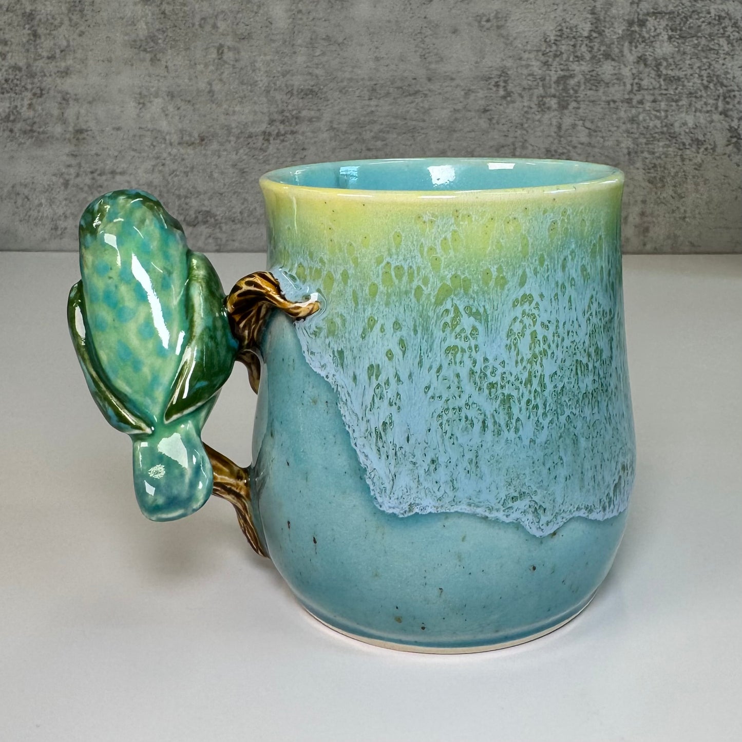 Sculpted parrot cup - Stoneware