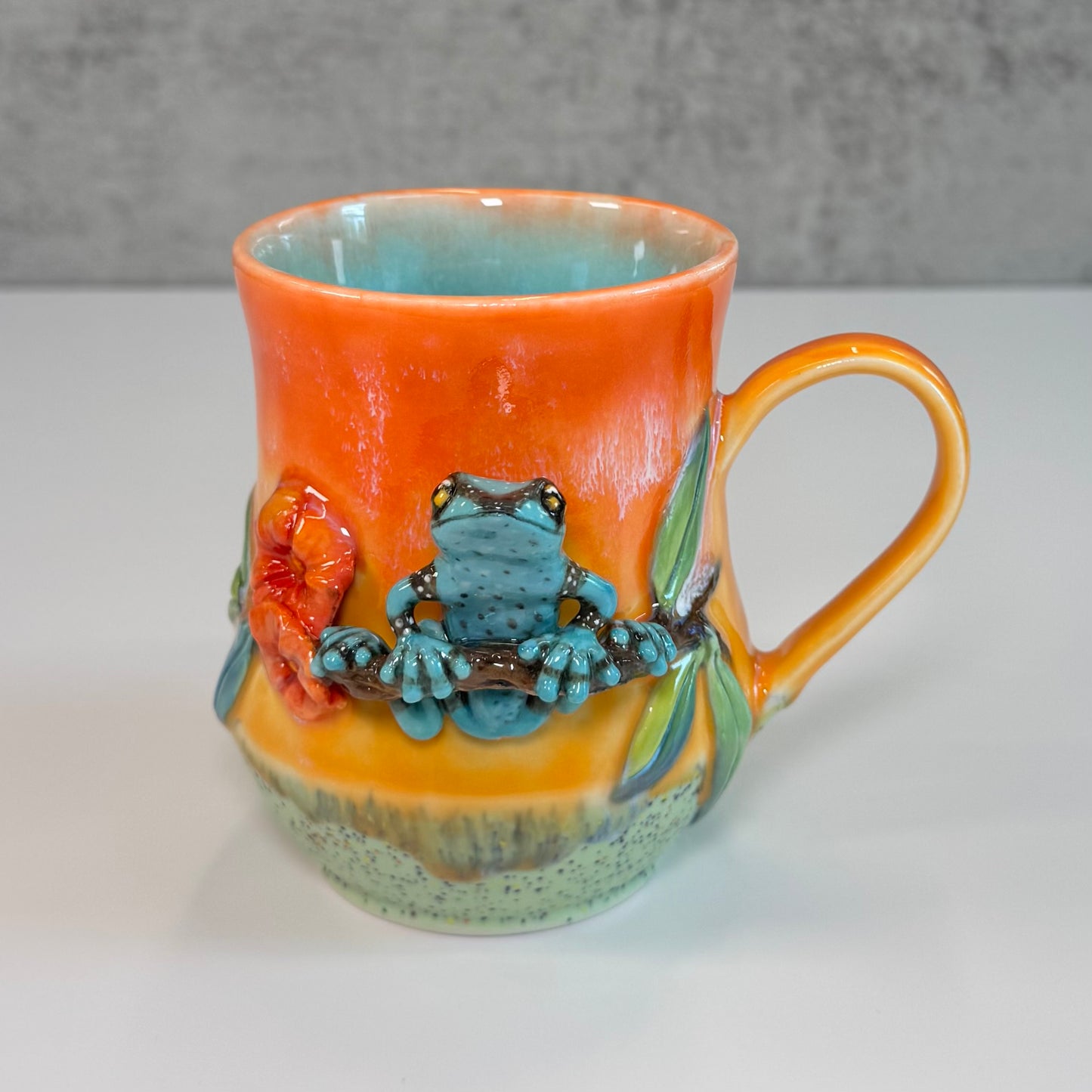 Sculpted Milk Frog Mug - Porcelain