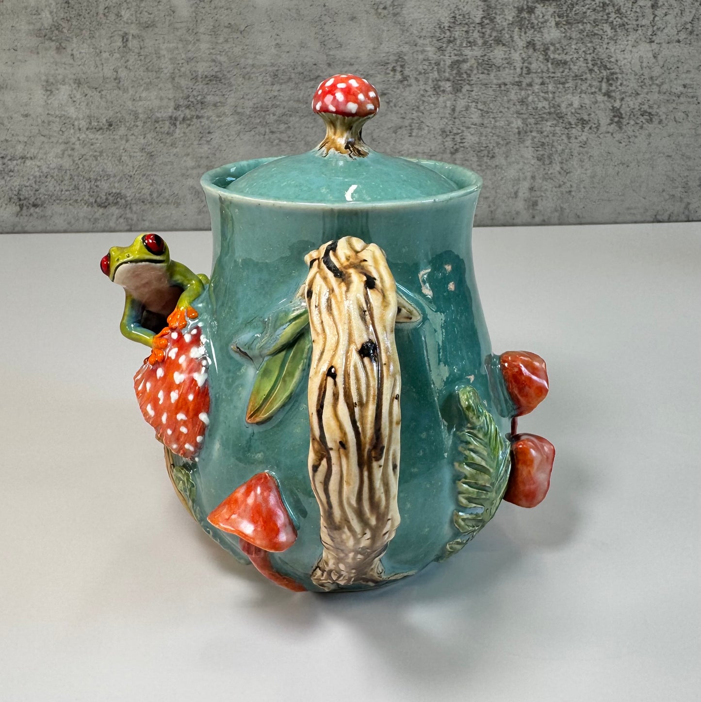 01 Teapot - Frog on Mushroom - Sculpted