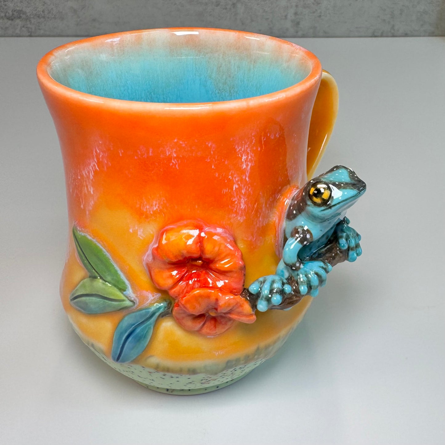 Sculpted Milk Frog Mug - Porcelain