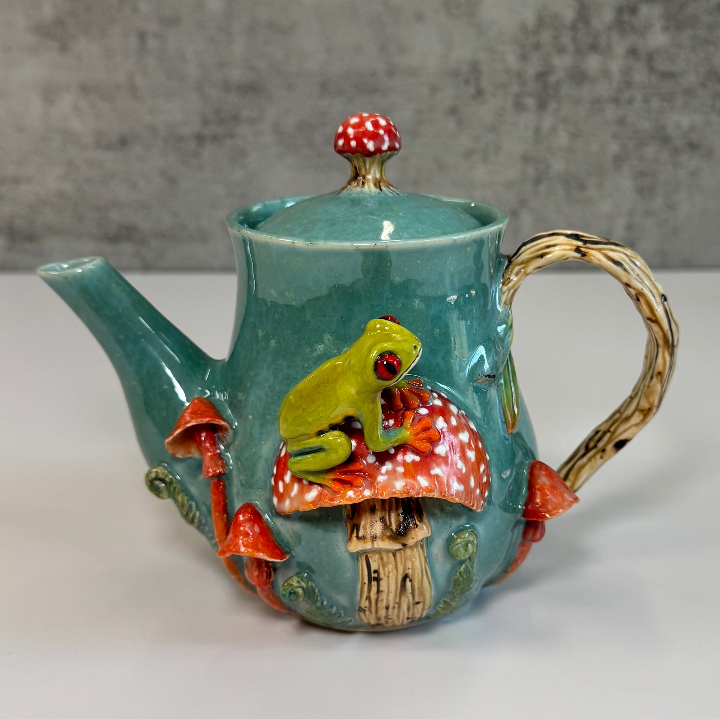 01 Teapot - Frog on Mushroom - Sculpted
